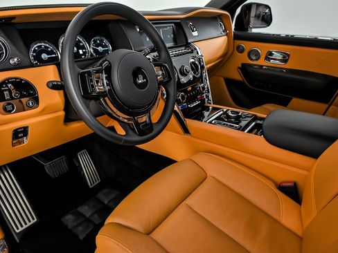 Used 2022 Rolls-Royce Cullinan w/ Dark Exterior Package image 20