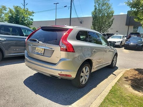 Used 2016 Volvo XC60 T6 w/ Proximity Package FWD image 3