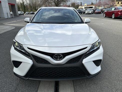 Used 2019 Toyota Camry SE w/ Convenience Package image 3