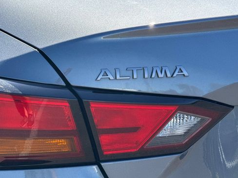 Used 2025 Nissan Altima 2.5 SV FWD image 27