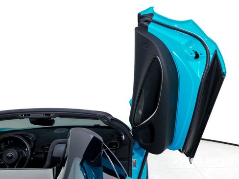 Used 2025 McLaren Artura Spider RWD image 19