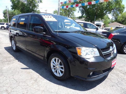 Used 2019 Dodge Grand Caravan SXT FWD image 4
