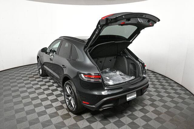 Certified 2026 Porsche Macan AWD/4WD image 33
