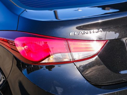 Used 2016 Hyundai Elantra SE FWD image 7