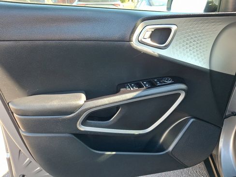 Used 2022 Kia Soul LX w/ Technology Package image 12