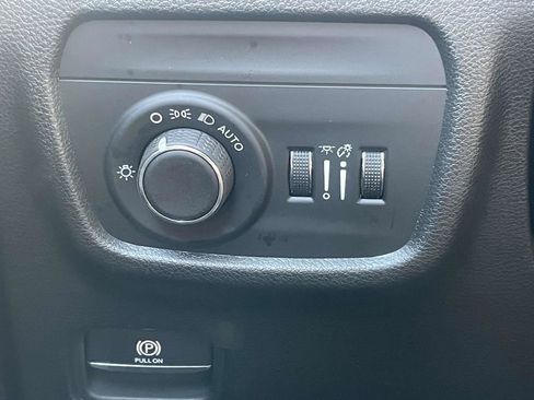 Used 2025 Jeep Grand Cherokee Laredo X image 30