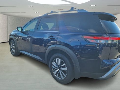 Used 2024 Nissan Pathfinder SL image 3