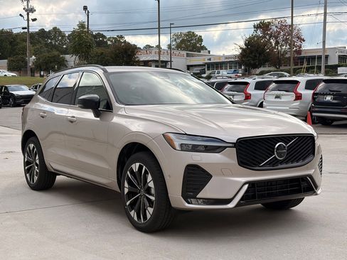 Used 2026 Volvo XC60 B5 Plus w/ Protection Package Premier image 7