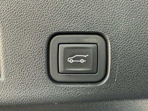 Used 2025 Buick Enclave Preferred w/ Power Package image 40