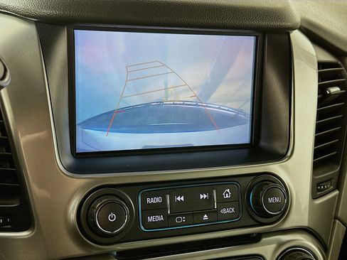 Used 2019 Chevrolet Suburban LT image 14