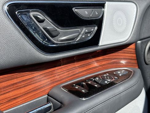 Used 2024 Lincoln Navigator Reserve image 23