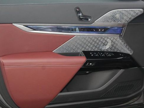 Used 2025 BMW i7 xDrive60 image 23