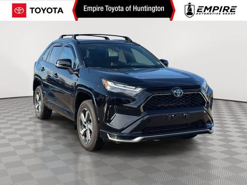 Used 2022 Toyota RAV4 SE image 1