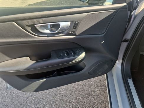 Used 2024 Volvo S60 B5 Core image 12