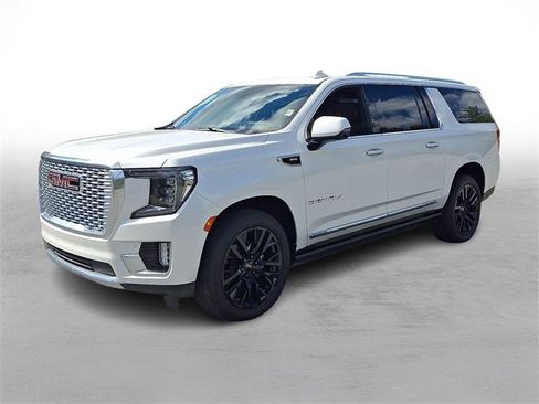 Certified 2022 GMC Yukon XL Denali image 3