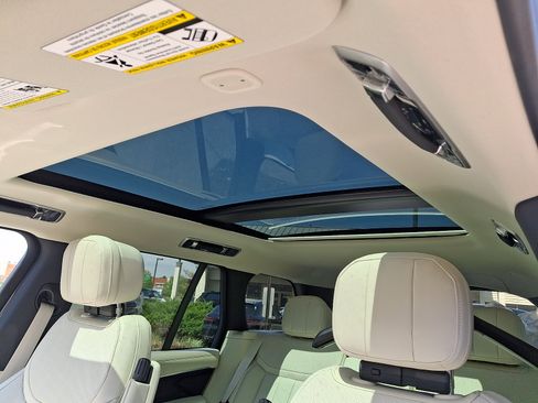 New 2026 Land Rover Range Rover SE AWD/4WD image 11