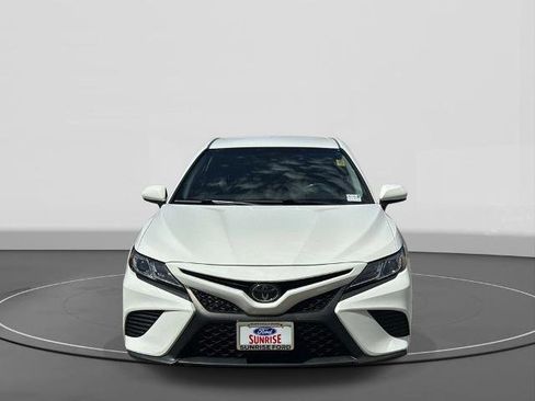 Used 2018 Toyota Camry SE FWD image 3
