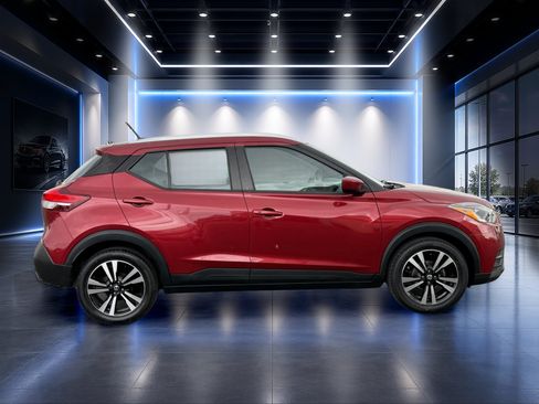 Used 2019 Nissan Kicks SV FWD image 3