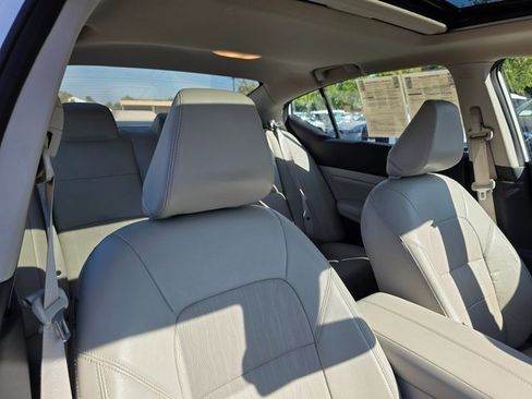 Used 2022 Nissan Altima 2.5 Platinum image 11