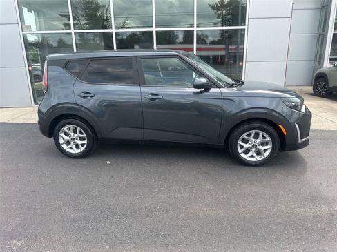Used 2023 Kia Soul LX w/ Option Group 015 FWD image 2
