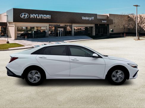 New 2026 Hyundai Elantra SE FWD image 9
