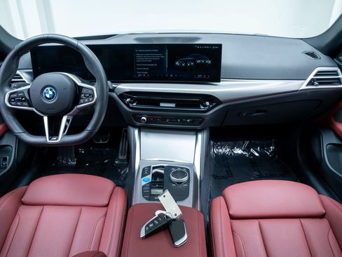 Used 2025 BMW i4 xDrive40i w/ M Sport Package AWD/4WD image 9