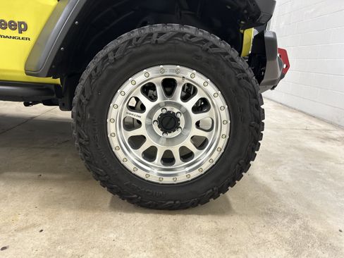 Used 2023 Jeep Wrangler Unlimited Rubicon w/ Safety Group AWD/4WD image 13