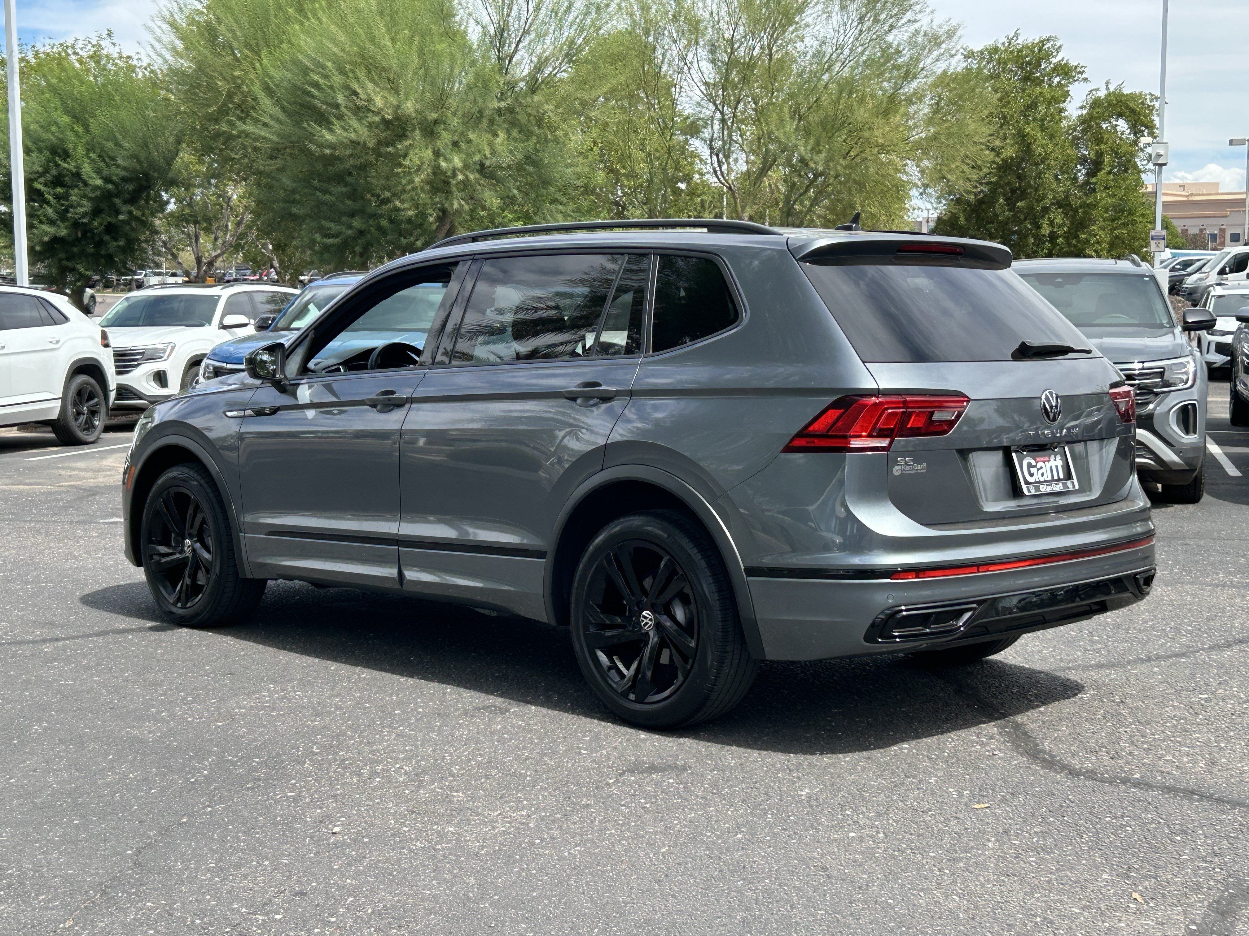 Used 2024 Volkswagen Tiguan SE R-Line FWD image 3