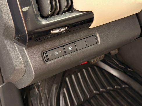 Used 2022 Nissan Pathfinder SV w/ Cargo Package AWD/4WD image 18
