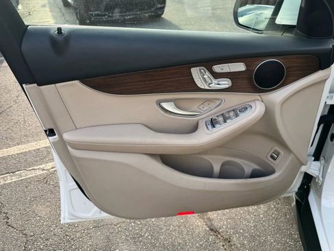 Used 2021 Mercedes-Benz GLC 300 4MATIC image 9