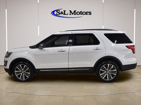 Used 2017 Ford Explorer Platinum AWD/4WD image 4