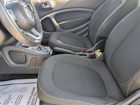 Used 2016 smart fortwo pure image 18