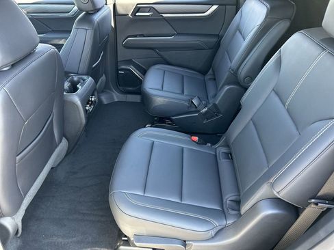 Used 2024 GMC Acadia Elevation FWD image 25