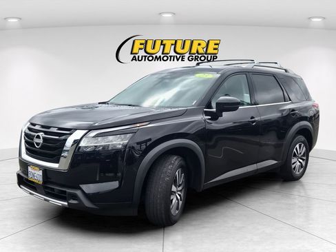 Used 2023 Nissan Pathfinder SL w/ Lighting Package (N92) FWD image 8