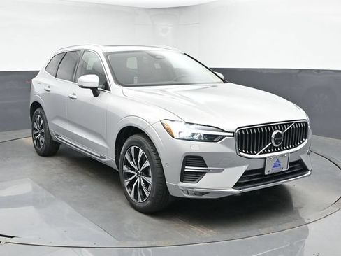 Used 2023 Volvo XC60 B5 Plus w/ Climate Package AWD/4WD image 2