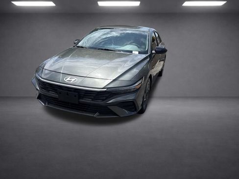 Used 2025 Hyundai Elantra Sport FWD image 5