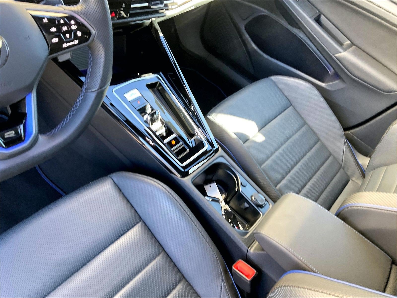 Certified 2024 Volkswagen Golf R AWD/4WD image 16