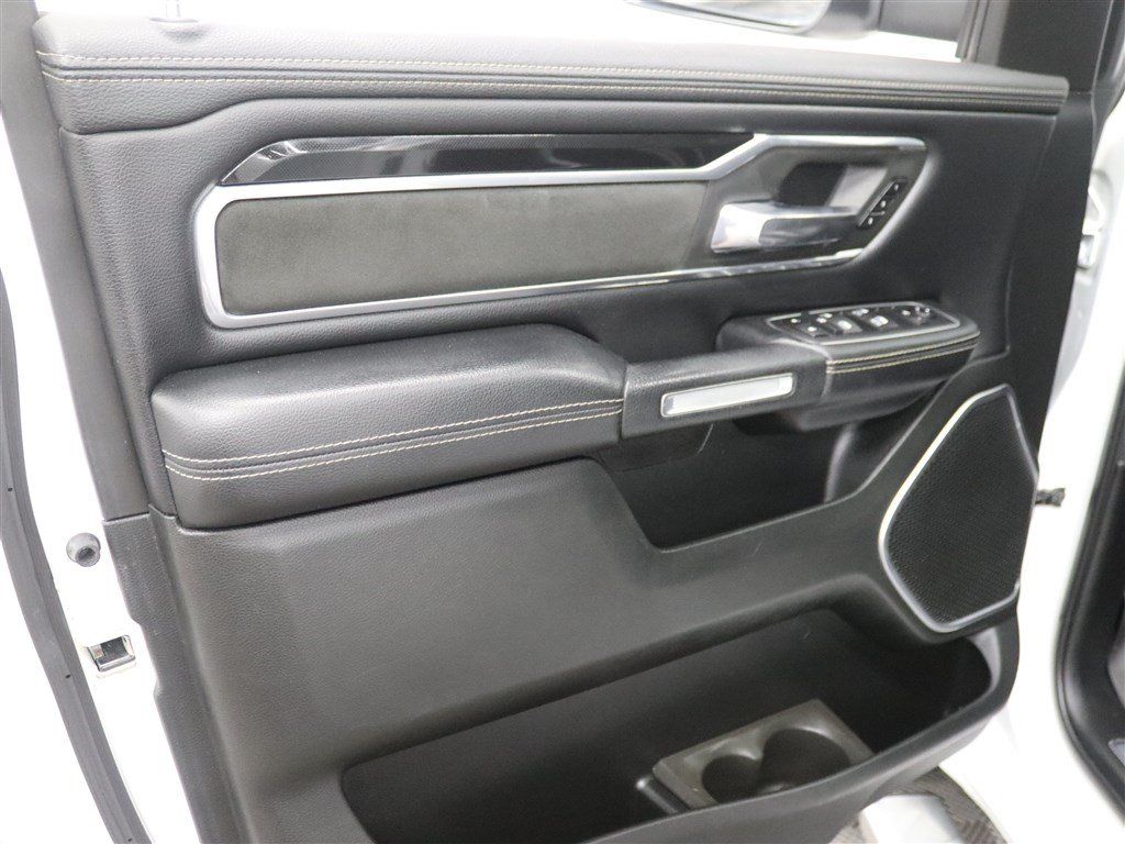 Used 2020 RAM 1500 Laramie w/ Sport Appearance Package AWD/4WD image 18