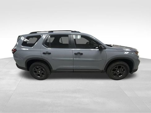 Certified 2025 Honda Pilot TrailSport image 6