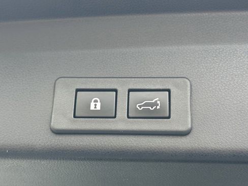 Used 2022 Subaru Ascent Limited w/ Technology Package image 19