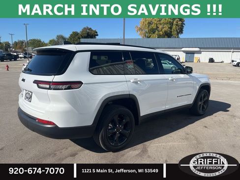 Used 2025 Jeep Grand Cherokee L Laredo image 5