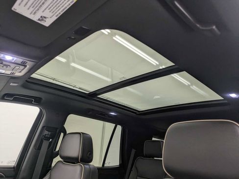 Used 2023 Chevrolet Tahoe Premier AWD/4WD image 19
