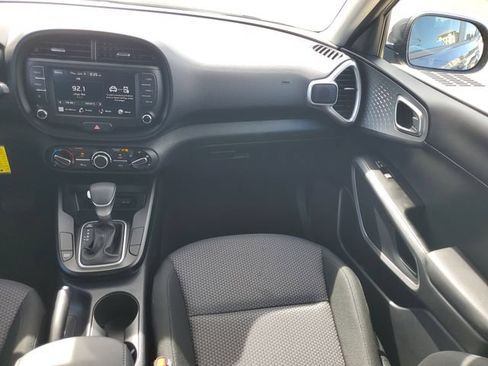 Used 2025 Kia Soul LX FWD image 32