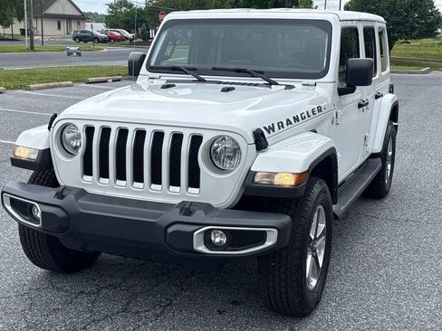 Used 2021 Jeep Wrangler Unlimited Sahara w/ Uconnect 4C Nav & Sound Group AWD/4WD image 4