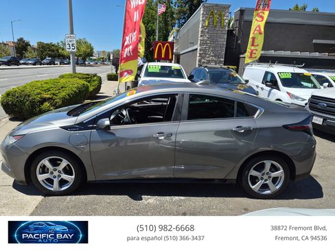 Used 2016 Chevrolet Volt LT w/ Comfort Package FWD image 4