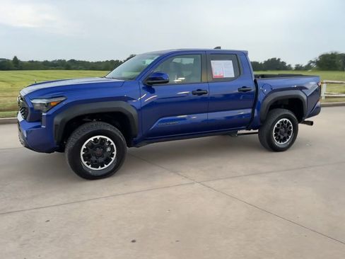 Used 2024 Toyota Tacoma TRD Off-Road image 4