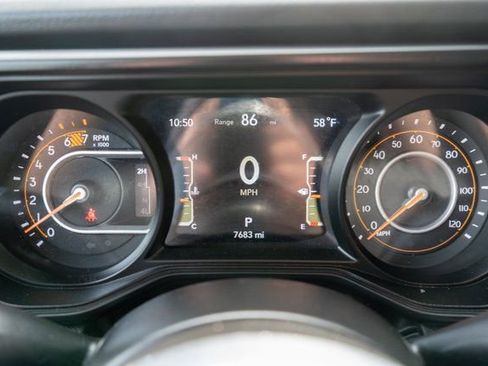 Used 2025 Jeep Wrangler Unlimited Sahara w/ Technology Group AWD/4WD image 19