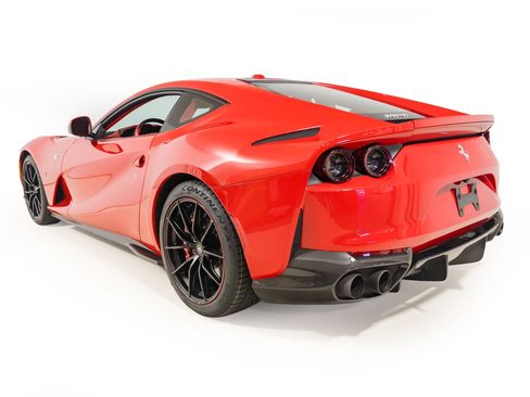 Used 2018 Ferrari 812 Superfast RWD image 4