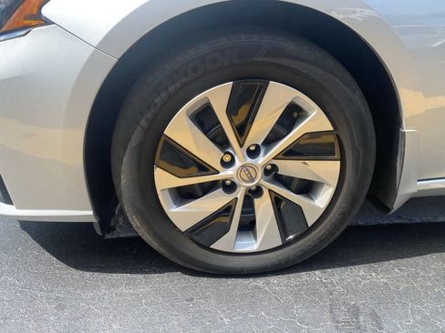 Used 2023 Nissan Altima 2.5 S FWD image 11