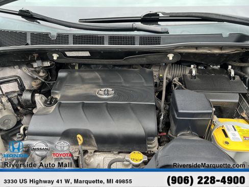 Used 2015 Toyota Sienna Limited Premium w/ Four Season Floor Mat Package FWD image 13